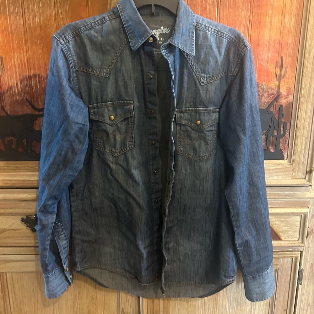 Men’s denim wranglers shirt with pearl snaps - Picture 3 of 3